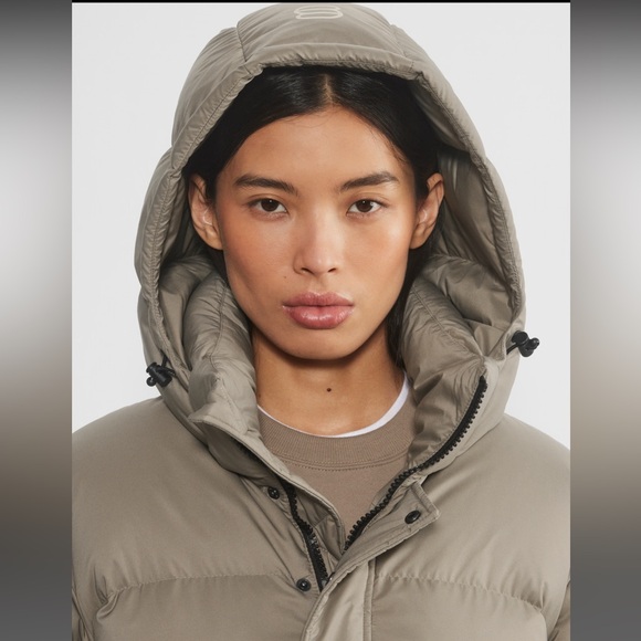 Aritzia The Super Puff™ - cliMATTE™ Original - Picture 7 of 16